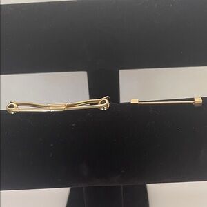 Hickok Gold Tone Tie Bar & Cube end Gold Tone tie bar